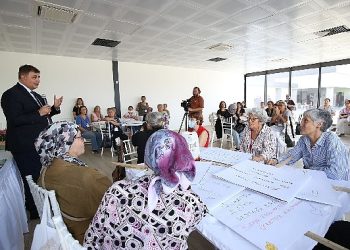 Lider Tugay Karşıyakalı Bayanlarla Buluştu: “Kadınların Kent İdaresinde Etkin Olmalarını Önemsiyoruz”