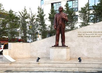 Menderes Yeni Meydanına Kavuştu