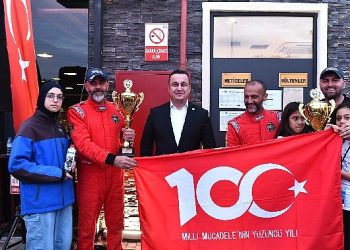 Mustafakemalpaşa’da tarihi kalabalık cumhuriyet coşkusu