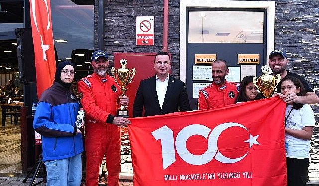 Mustafakemalpaşa’da tarihi kalabalık cumhuriyet coşkusu