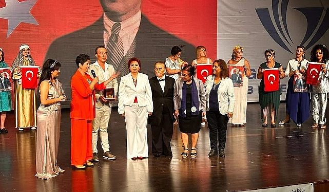 Narlıdere Belediyesi’nin Güçlü Bayanları, ‘Çantadaki Sır’ ile Cumhuriyeti Anlattı