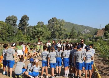Öğrenciler Büyükşehir Tıbbi Bitkiler Koleksiyon Bahçesi’ni Ziyaret Etti