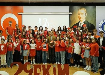 Okan koleji öğrencileri cumhuriyet’in 100.yılı coşkusunu Soner Arıca ile yaşadı