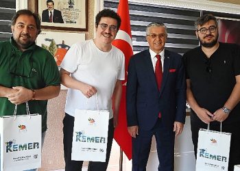 Oyuncu İbrahim Büyükak’dan Lider Topaloğlu’na Ziyaret