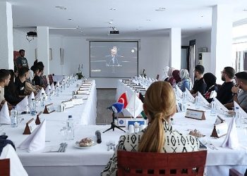 Rektör Hotar filistinli öğrencilerle buluştu