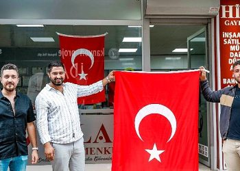Seferihisar bayraklarla donatıldı