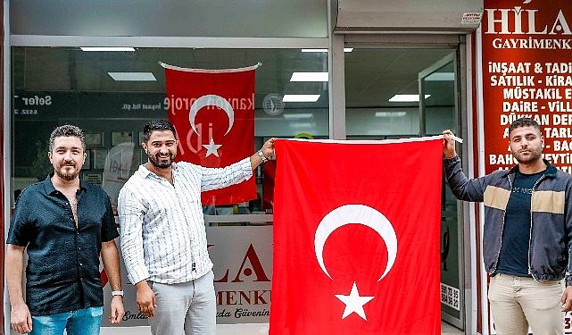 Seferihisar bayraklarla donatıldı