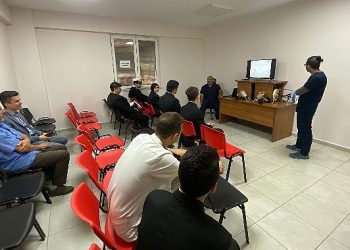 Sokak Hayvanları Merkezi Öğrencileri Ağırladı