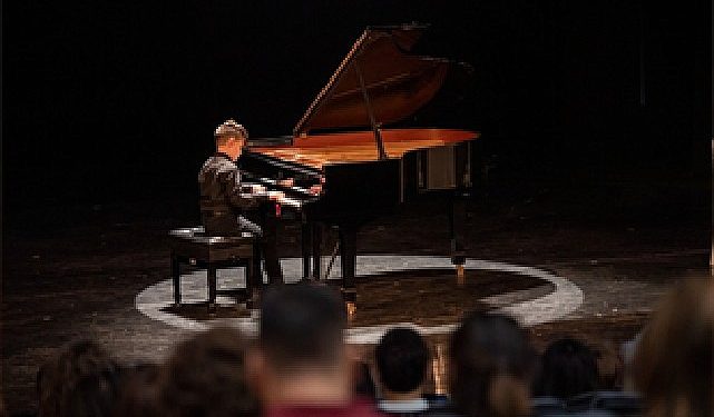 Soyer: “İki Elimiz Yakanızda”