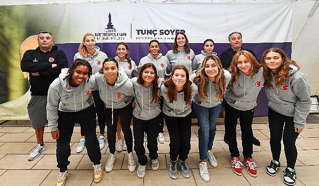 Sutopunda tarihi muvaffakiyet kazanan İzmir takımı gözünü finale dikti