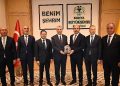 Ticaret Bakanı Ömer Bolat, Konya Büyükşehir Belediye Lideri Uğur İbrahim Altay’ı ziyaret etti.