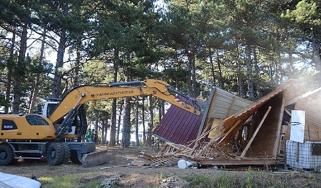 Uludağ Bir Kaçak Yapıdan Daha Temizlendi