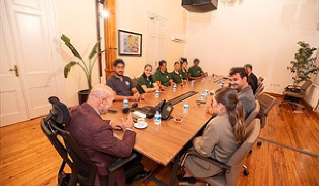 Urla’nın Bayan Basketbolcuları Lider Soyer’i Ziyaret Etti