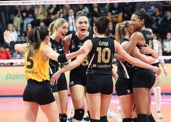 VakıfBank, derbide zaferi 3-0 ile aldı