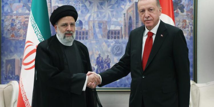 Cumhurbaşkanı Erdoğan İran Cumhurbaşkanı Reisi ile görüştü
