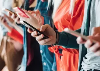 Üniversite öğrencilerinin faydalanacağı vergisiz telefon, bilgisayar ve internet desteği yürürlüğe girdi