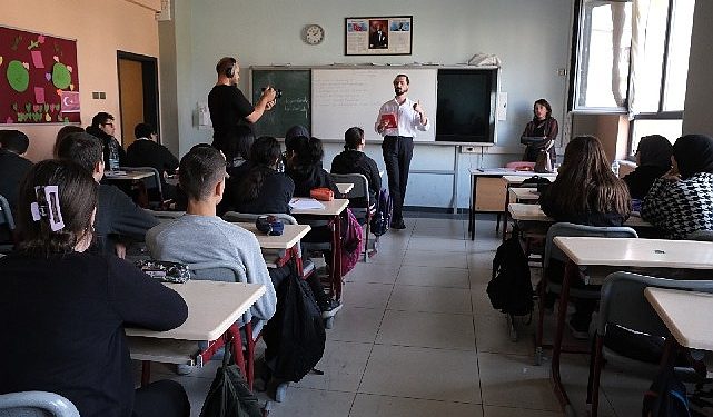 Aniden Sezai Karakoçu” karşılarında buldular