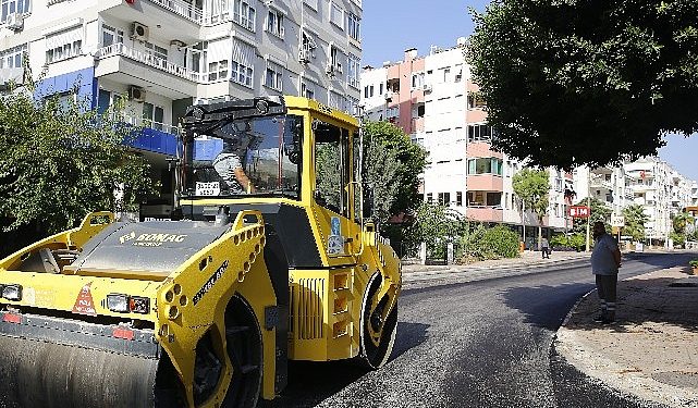 Antalya Büyükşehir Belediyesi asfalt çalışmalarına devam ediyor