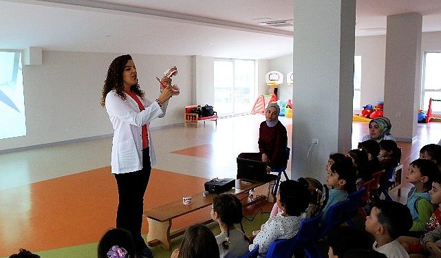 Antalya Büyükşehir Belediyesi’nden çocuklara ağız ve diş sıhhati eğitimi