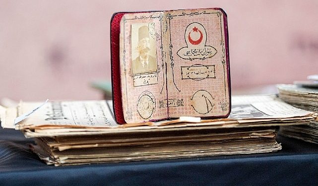 Atatürk’ün imzaladığı “Mebus Defteri” İzmir Büyükşehir Belediyesi arşivine kazandırıldı