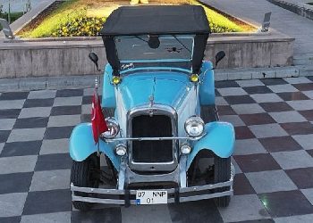 Atatürk’ün kullandığı otomobil Keçiören’de sergileniyor