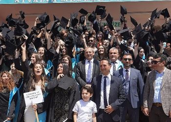 Ayvalıklı eğitim fidanına 800 liralık burs