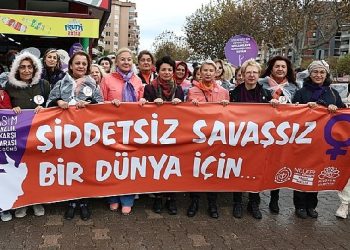 Bayanlar şiddete karşı seslerini yükseltti