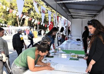 Bornova İstihdam Fuarı büyük bir dayanışmaya dönüştü