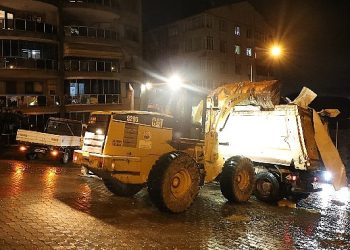 Çatısı uçan okula belediye gruplarından anında müdahale