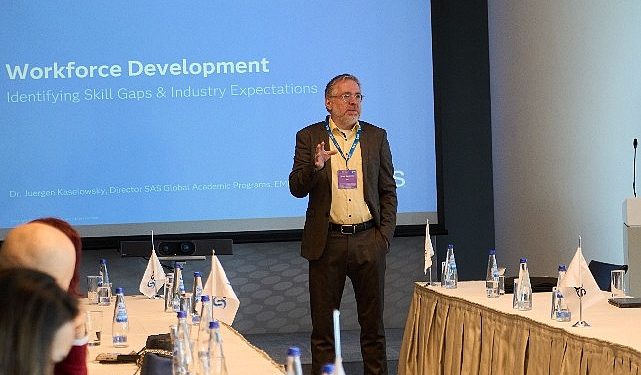 Data pratiği ile akademik bilgi, sinerji için buluştu