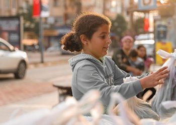 Didim belediyesi tarafından yetiştirilen eserler vatandaşlara fiyatsız olarak dağıtıldı