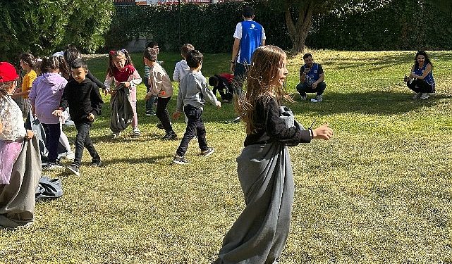 Domino’s Düş Gezgini Ateşböceği mobil eğitim tırı Ankara’ya ulaştı