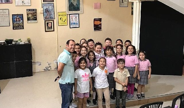 Drama kursu hem çocukları hem anne babaları keyifli ediyor