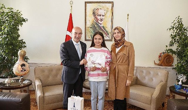 Dünya birincisi İzmirli Zümra Lider Soyer’le buluştu