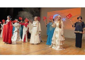 Ege Üniversitesinde Türk Kültürünün Varlıklı Giysi Kuşam Mirası Sergilendi