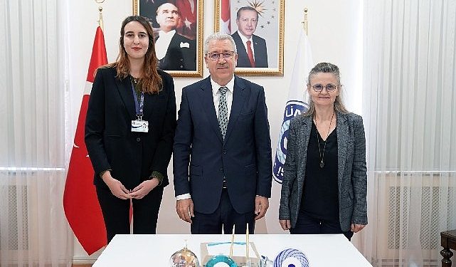 Egeli tıp öğrencisi Ceren Yürümez’e milletlerarası alanda değerli iki vazife