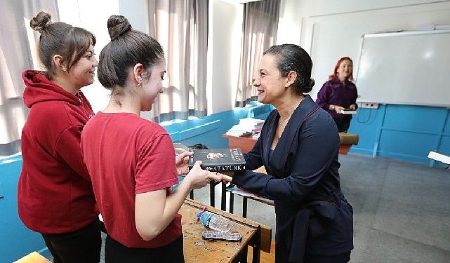 Filiz başkan’dan 10 kasım’da efes selçuk gençliğine Atatürk ikramı