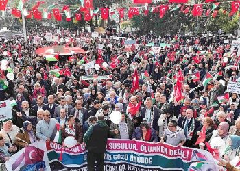 Gölcük’te binlerce kişi filistin için yürüdü