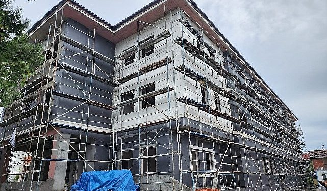 Gölcük’te yenilenmeyen okul kalmıyor