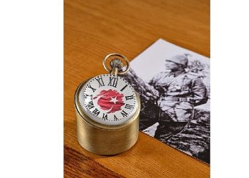 Gururla koleksiyonu’ndan “minnet saati kutu” cumhuriyetin 100.yılına özel paşabahçe mağazaları’nda