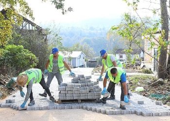 Hacıkara’da Sokaklar Parke Taşla Kaplanıyor