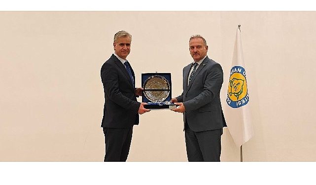 Harran Üniversitesi’nde ‘Dünya Sistemi ve Türkiye Programı’ düzenlendi.