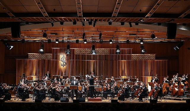 İş Sanat, 100. Yıl Gala Konseri ile 2 Kasım Perşembe akşamı konser salonunun kapılarını seyircisine açtı.