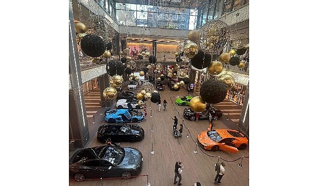 İstMarina AVM dünyanın en lüks arabalarını ağırlıyor