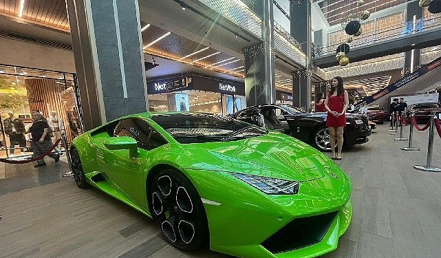 İstMarina AVM dünyanın en lüks arabalarını ağırlıyor