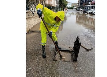İzmir Büyükşehir Belediyesi grupları yağmur mesaisinde