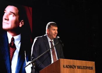 Kadıköy’de “Öğretmenler Günü” Hüseyin Turan konseriyle kutlandı