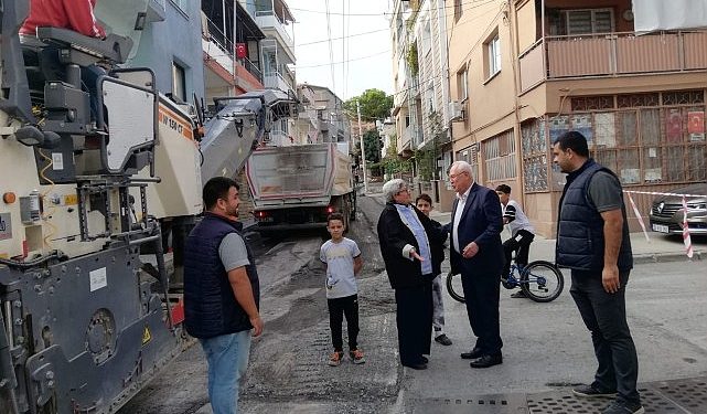 Karabağlar Belediyesi asfalt grupları serimlerine devam ediyor