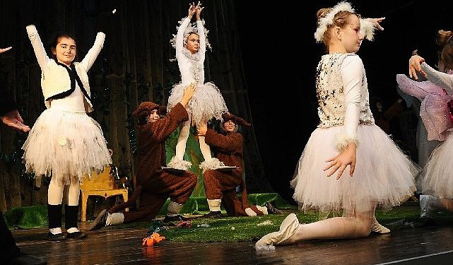 Karşıyaka Belediye Tiyatrosu’nun çocuk müzikali izleyiciyle buluştu