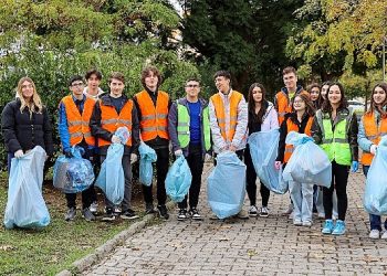 Karşıyaka Belediyesi gençlere geri dönüşüm şuuru aşılıyor